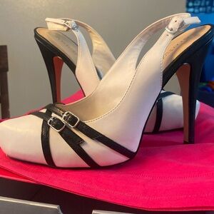 Shoedazzle brand Kyna black & white 5” heels.
